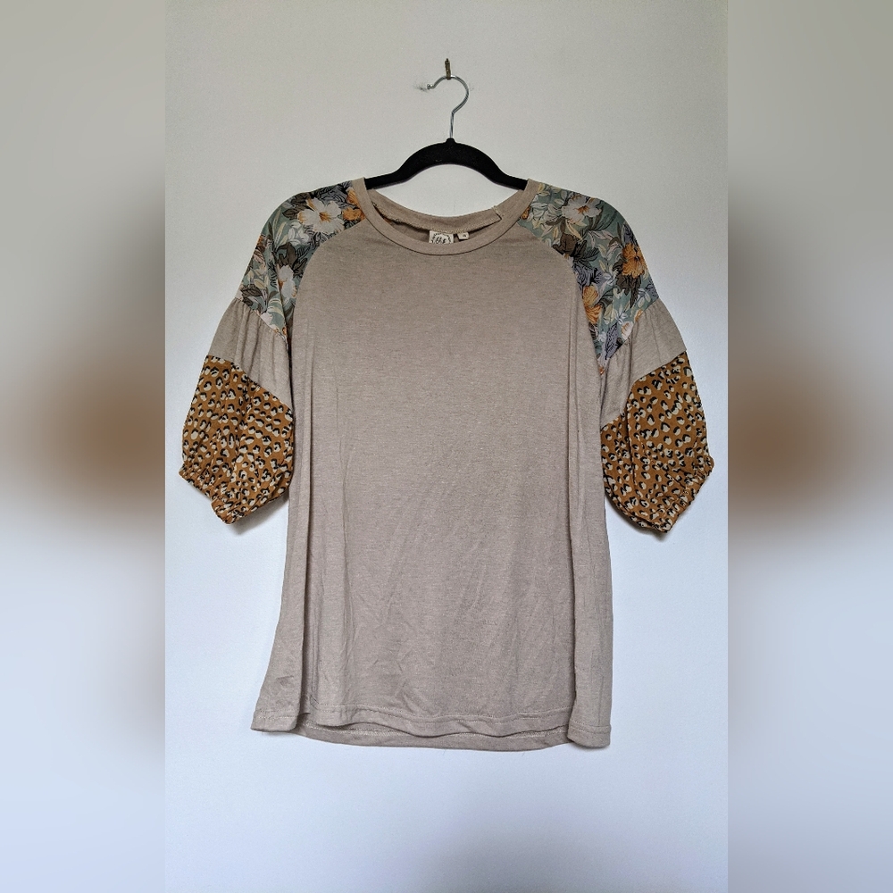 Grace & Emma Flowy Sleeve Boho T-Shirt Top Beige sz S